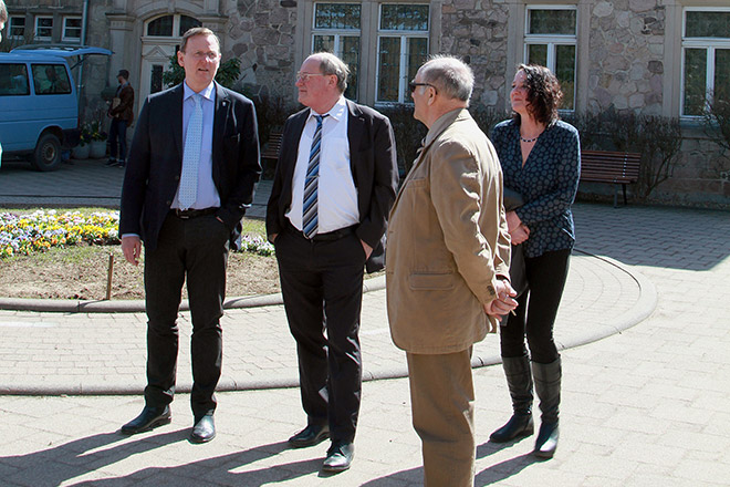 Ministerpräsident Bodo Ramelow zu Besuch auf "Schloss Neuhaus"